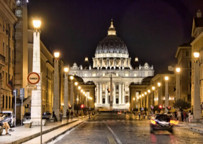 San Pedro de noche (Roma)